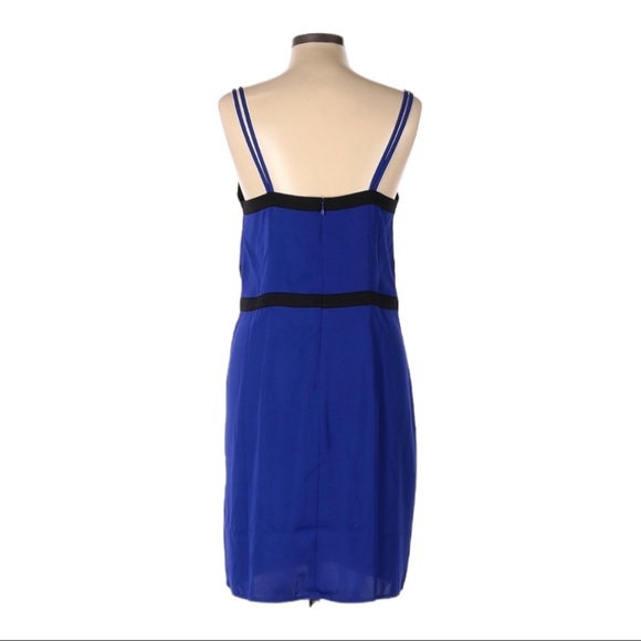 BEBE Casual Dress Size 10 Blue Black Sleeveless V-Neck Knee Length NEW $79 - Picture 2 of 6